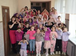 день рожевого кольору